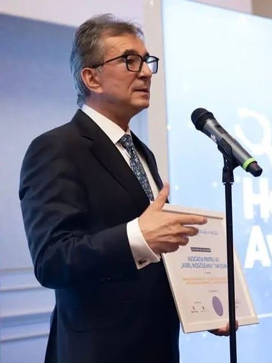 Prof. univ. dr. Dorel SĂNDESC